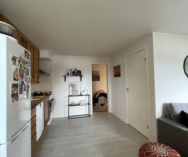 Apartment Solbakken, By The Sea In